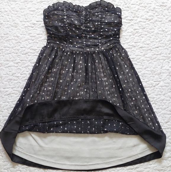 Strapless black and silver lace dress with ruffle and ribbon details - Picture 6 of 7